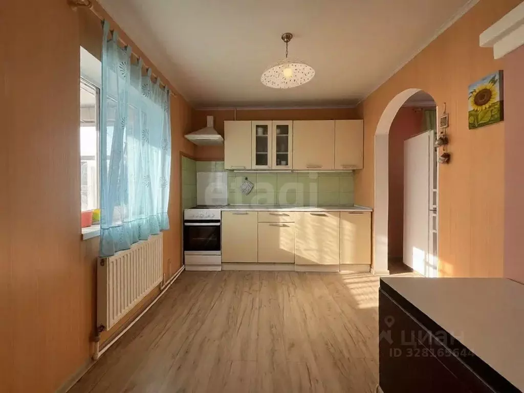 Дом в Псковская область, Псковский район, Ядровская волость, д. ... - Фото 1