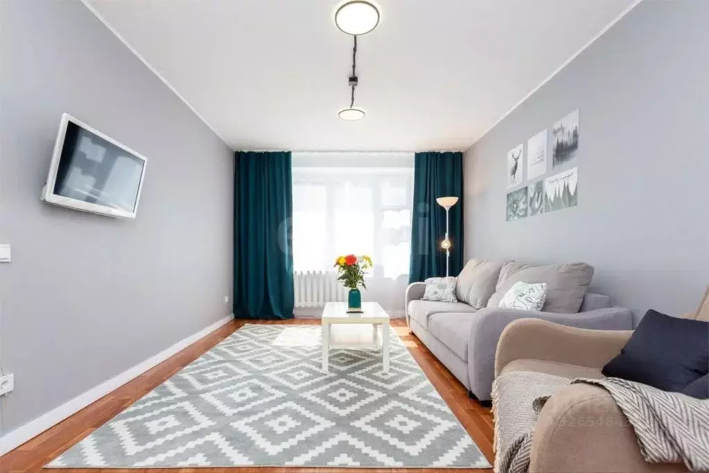 2-к кв. Тюменская область, Тюмень ул. Николая Семенова, 25 (62.3 м) - Фото 1