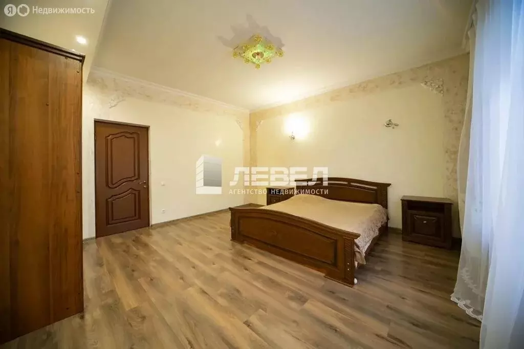 Дом в микрорайон Белые Столбы, Осенняя улица (258 м) - Фото 1