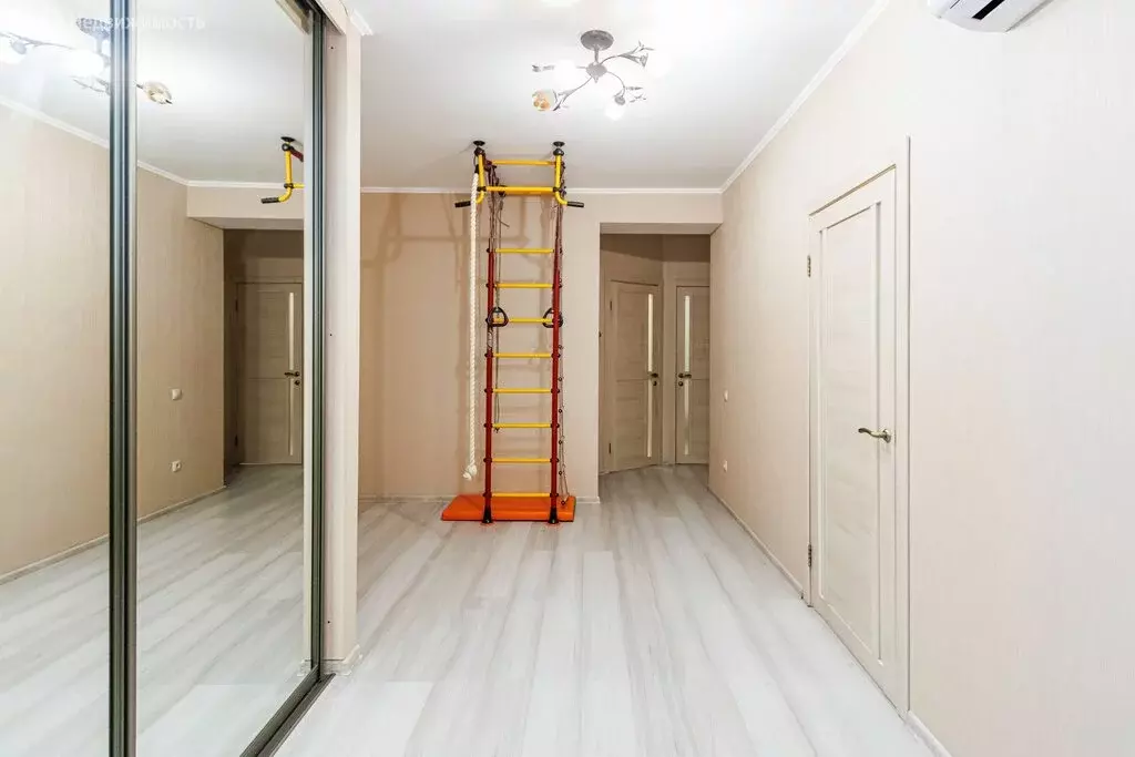 3-комнатная квартира: Тюмень, улица Мельникайте, 136к1 (100.6 м) - Фото 1