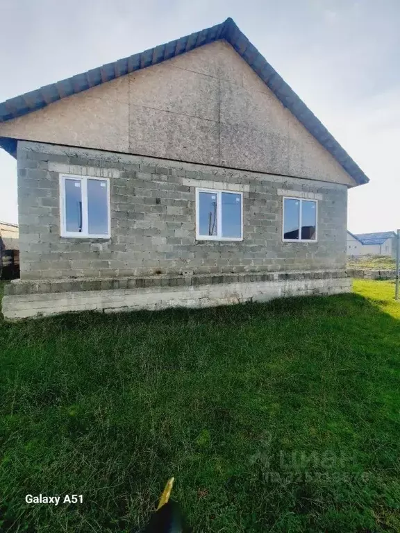Дом в Адыгея, Майкоп городской округ, Ханская ст-ца пер. Комсомольский ... - Фото 1