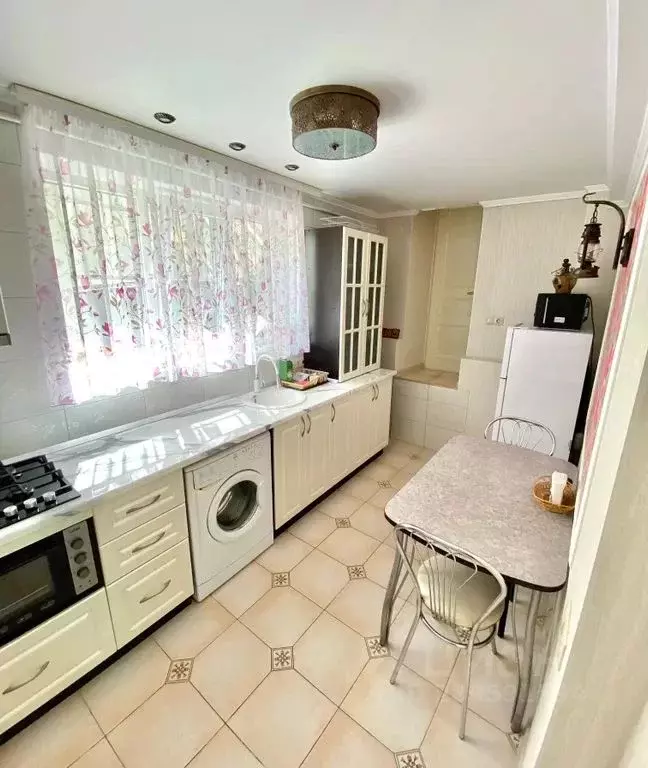 2-к кв. Ставропольский край, Кисловодск ул. Орджоникидзе, 10 (50.0 м) - Фото 1