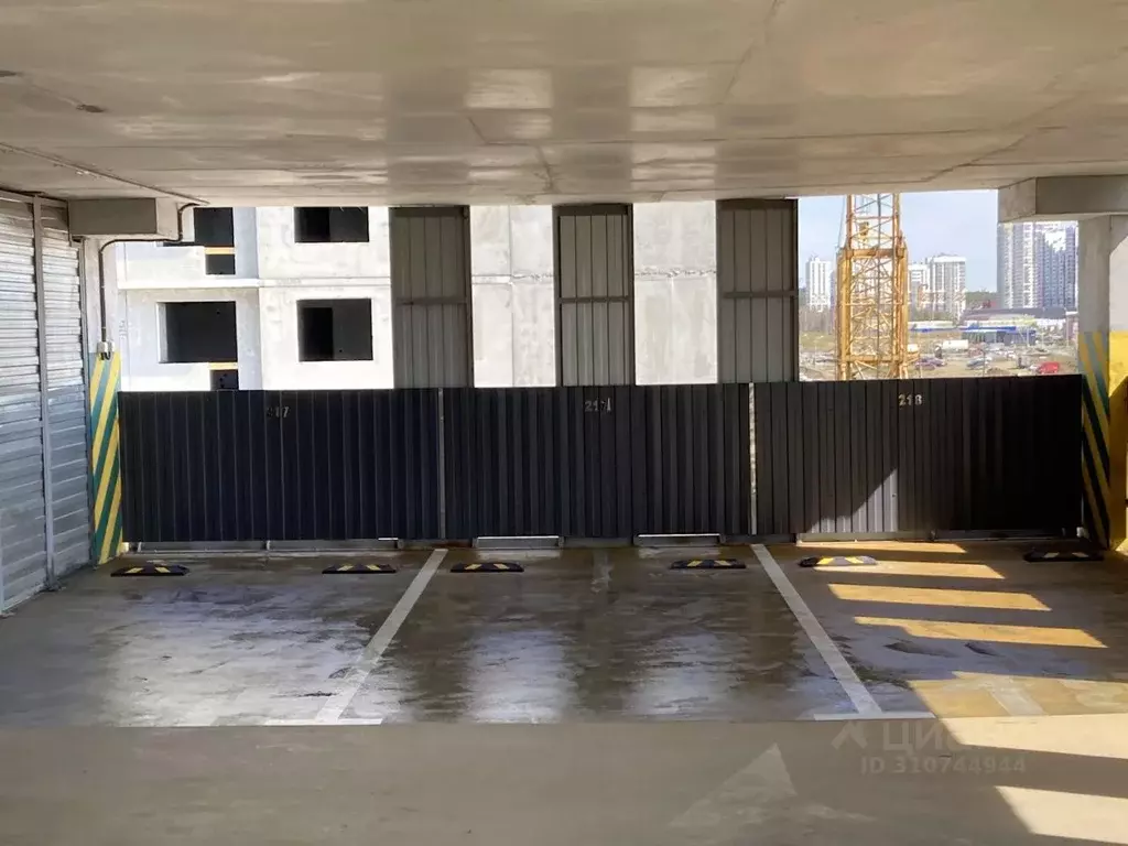 Гараж в Свердловская область, Екатеринбург ул. Евгения Савкова, 21 (14 ... - Фото 1