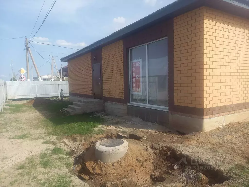 Дом в Оренбургская область, Оренбургский район, с. Южный урал Вишневая ... - Фото 0