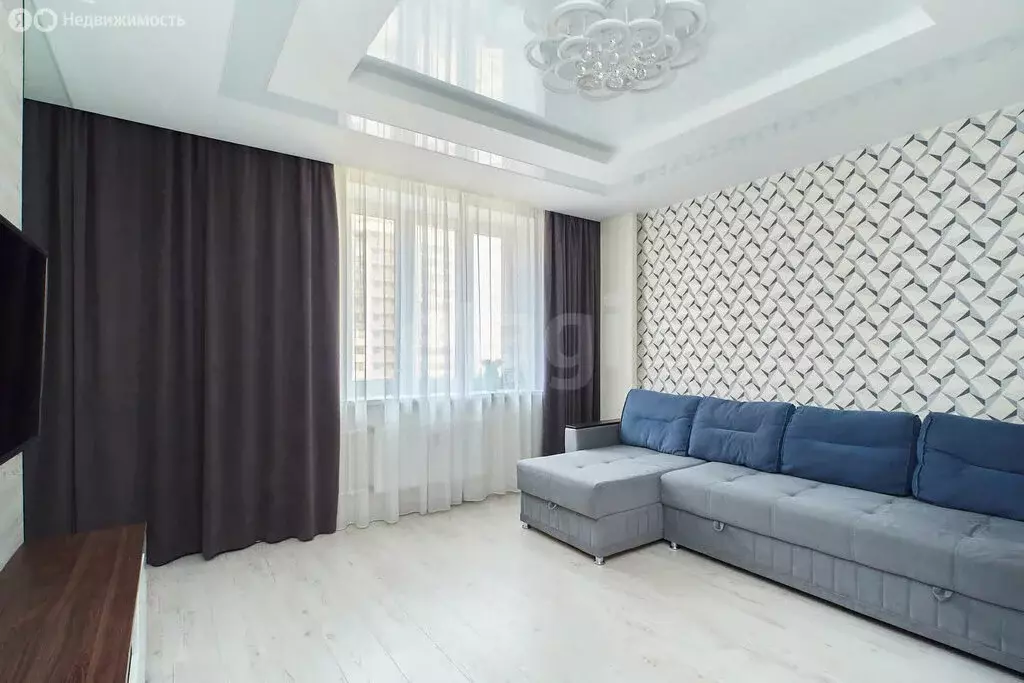 3-комнатная квартира: Тюмень, улица Тимофея Чаркова, 81 (73 м) - Фото 1