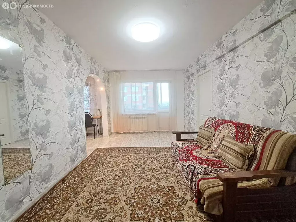 3-комнатная квартира: Улан-Удэ, Геологическая улица, 21 (50 м) - Фото 0