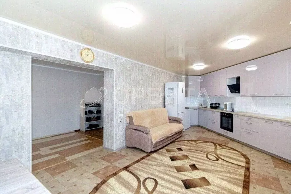 2-к кв. Тюменская область, Тюмень ул. Прокопия Артамонова, 9 (94.0 м) - Фото 1