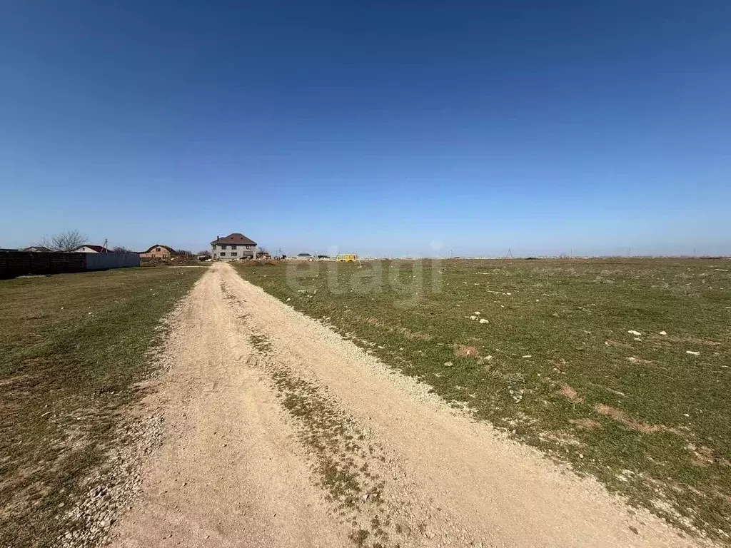 Участок в Крым, Сакский район, с. Молочное  (6.0 сот.) - Фото 1