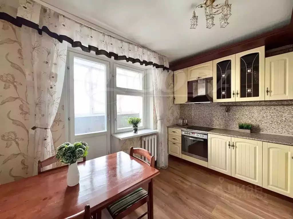 2-к кв. Тюменская область, Тюмень ул. Николая Семенова, 27 (64.0 м) - Фото 1