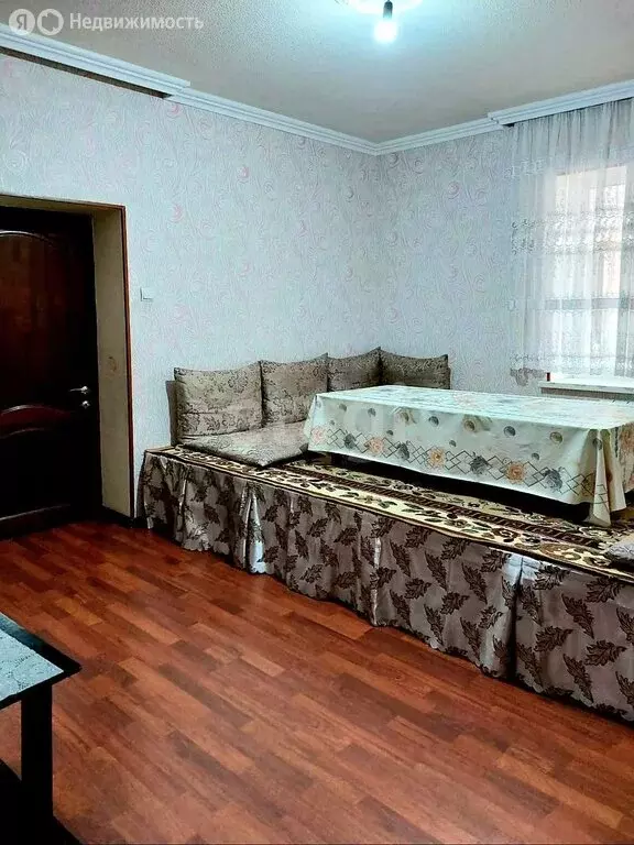 Дом в Прохладный, улица Комарова, 150 (150 м) - Фото 1