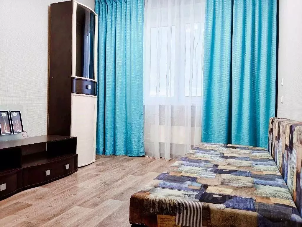 3-к кв. Челябинская область, Челябинск Свердловский просп., 8В (80.0 ... - Фото 1