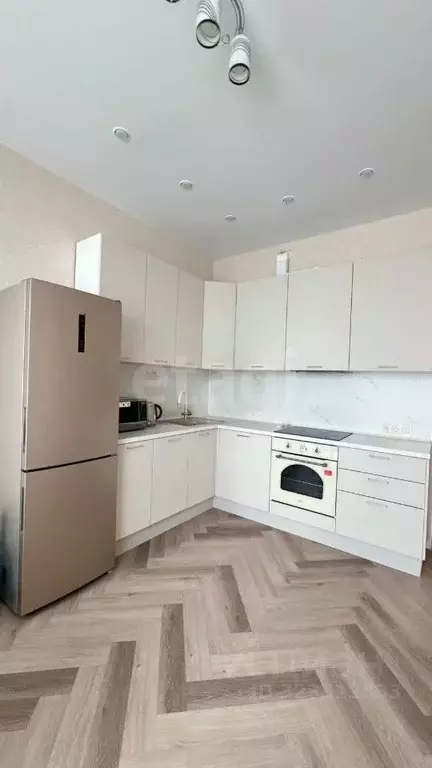 2-к кв. Тюменская область, Тюмень ул. Николая Машарова, 2 (74.8 м) - Фото 1