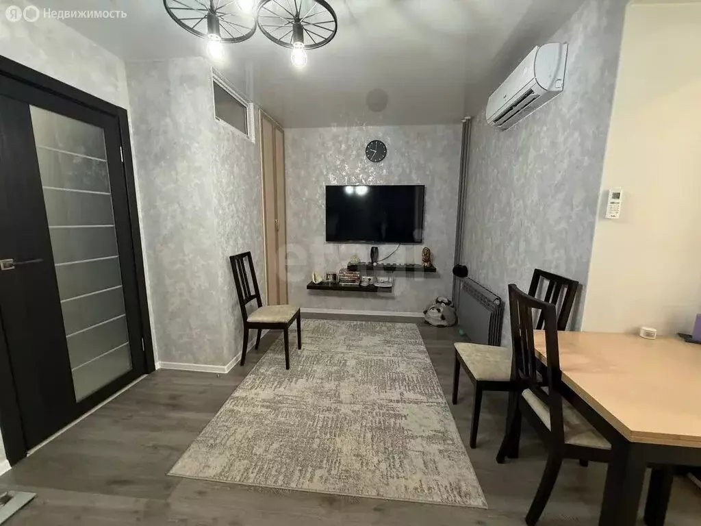 1-комнатная квартира: Омск, Светловская улица, 10 (31.7 м) - Фото 1