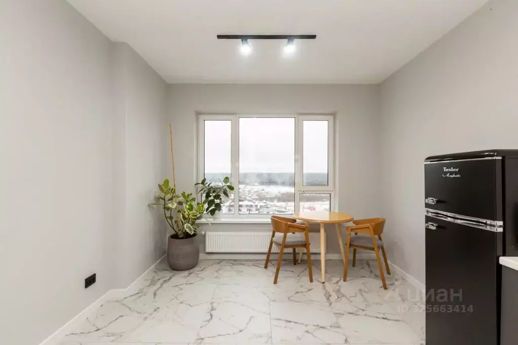 1-к кв. Свердловская область, Екатеринбург ул. Онежская, 4 (38.2 м) - Фото 1