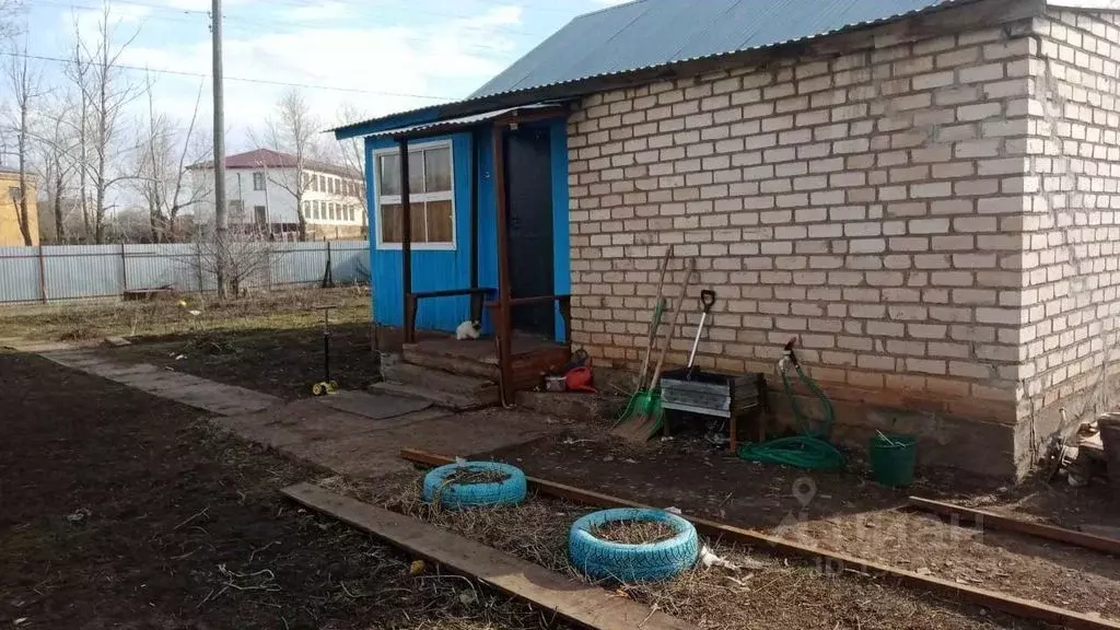 Дом в Оренбургская область, Октябрьский район, пос. Уранбаш ул. . - Фото 1