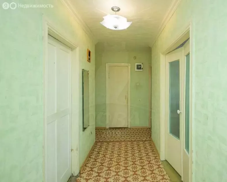 3-комнатная квартира: Тюмень, улица Коммунаров, 19 (57 м) - Фото 0