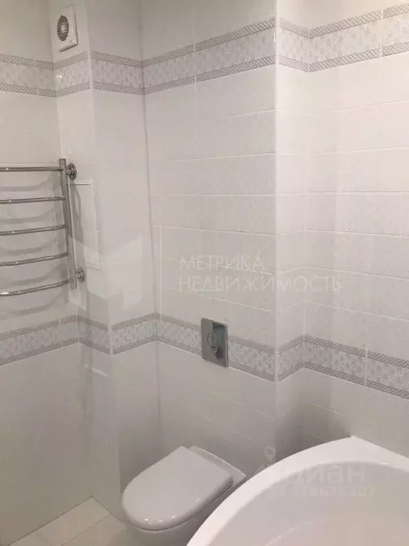 3-к кв. Тюменская область, Тюмень ул. Александра Протозанова, 10к1 ... - Фото 0