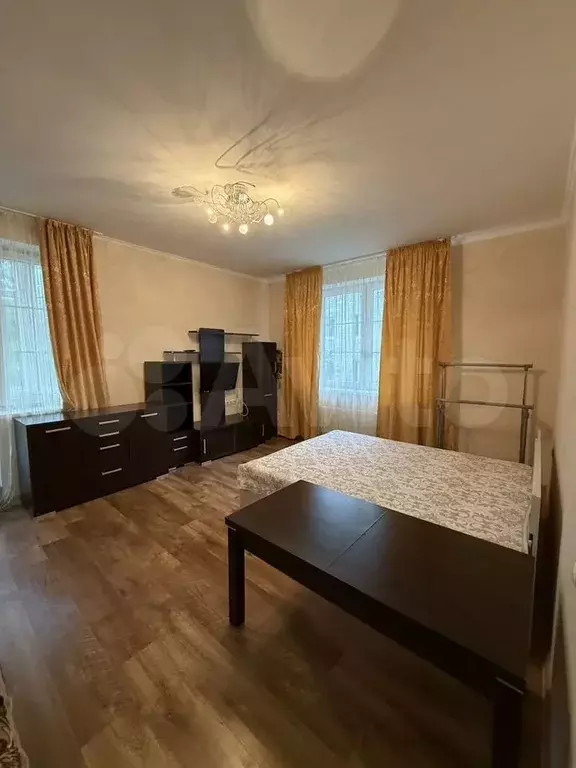 1-к. квартира, 42 м, 2/4 эт. - Фото 1