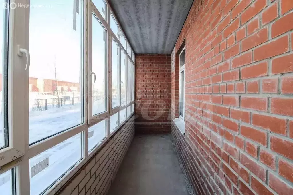 Квартира-студия: Тюмень, улица Раушана Абдуллина, 1 (140.2 м) - Фото 1