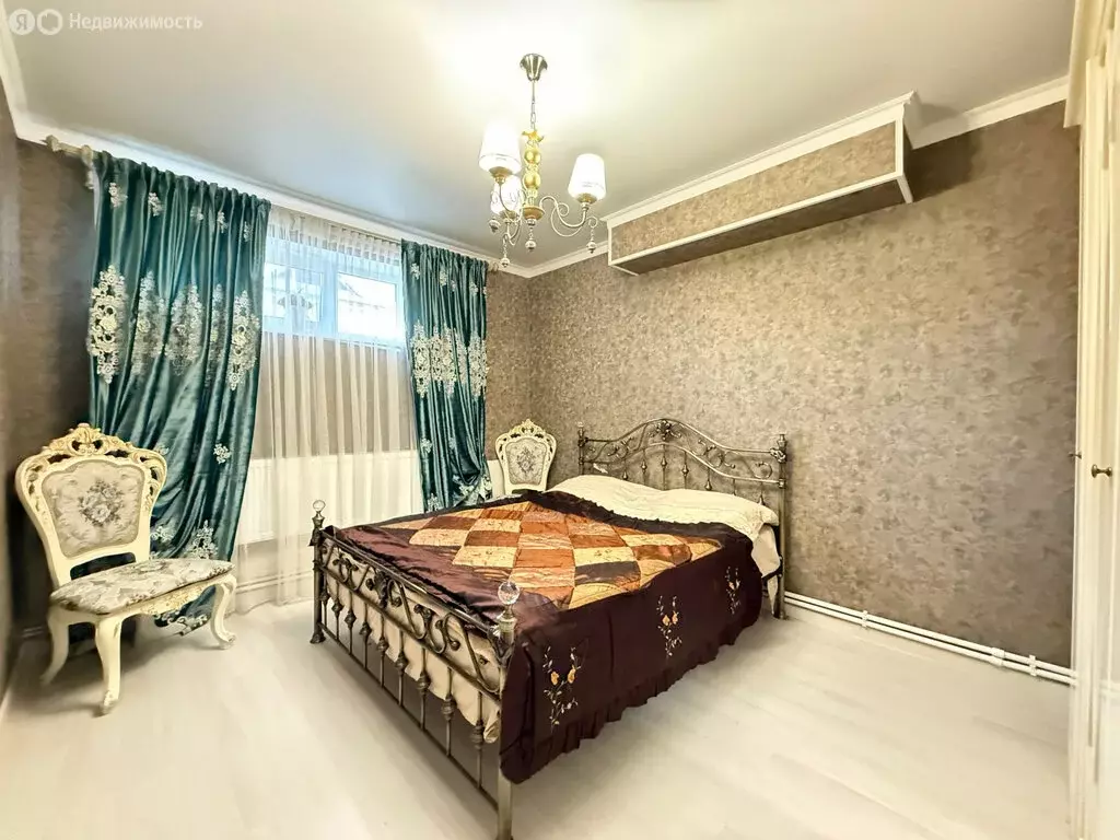3-комнатная квартира: Нальчик, улица Мовсисяна, 9 (70 м) - Фото 0