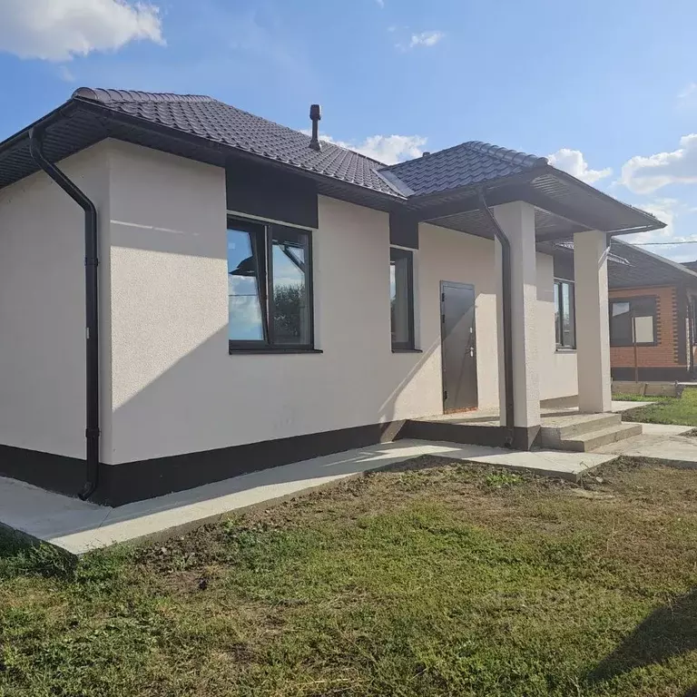 Дом в Саратовская область, с. Усть-Курдюм ул. Мусы Джалиля (105 м) - Фото 1