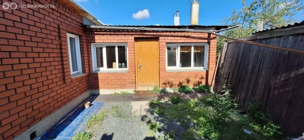 Дом в Еманжелинск, улица 8 Марта (80 м) - Фото 1