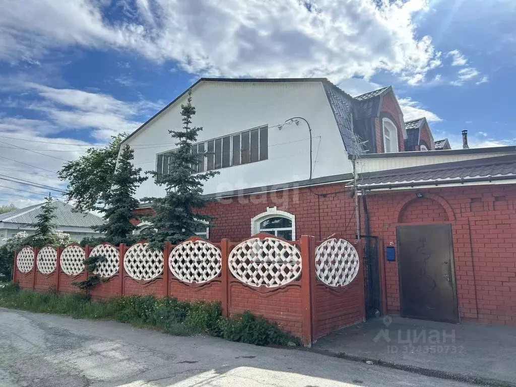 Дом в Свердловская область, Екатеринбург Вторчермет жилрайон, ул. ... - Фото 1