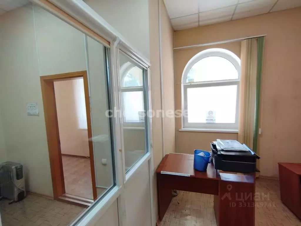 Офис в Севастополь ул. Хрусталева, 44Б (19 м) - Фото 1