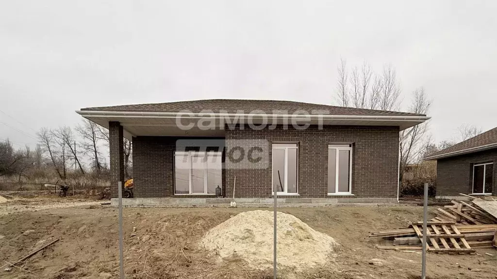 Дом в Волгоградская область, Волгоград ул. Мусы Джалиля, 8 (100 м) - Фото 2