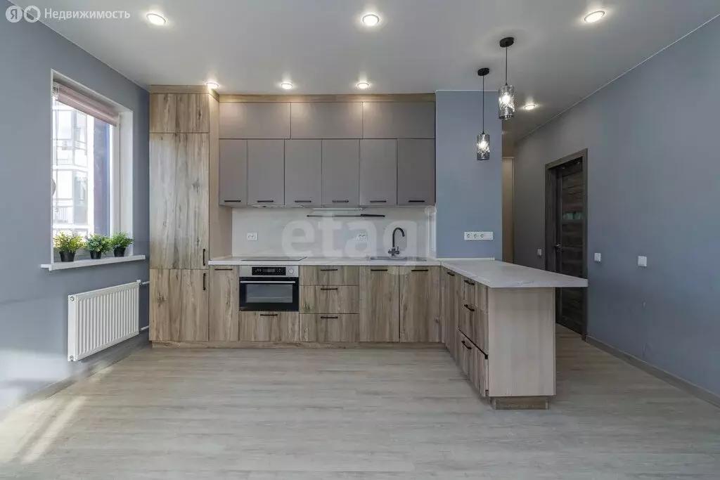 2-комнатная квартира: Тюмень, улица Парада Победы, 17 (61 м) - Фото 2