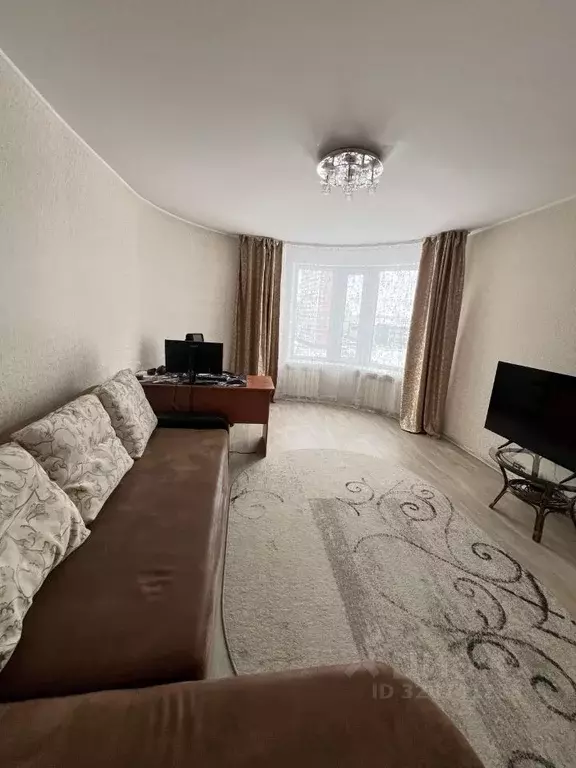 2-к кв. Омская область, Омск просп. Комарова, 19 (70.0 м) - Фото 1