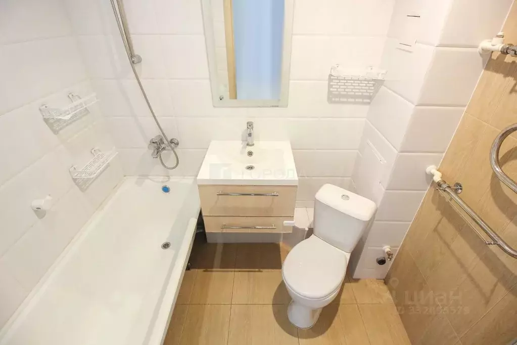 3-к кв. Алтайский край, Барнаул ул. Шумакова, 44 (61.5 м) - Фото 1