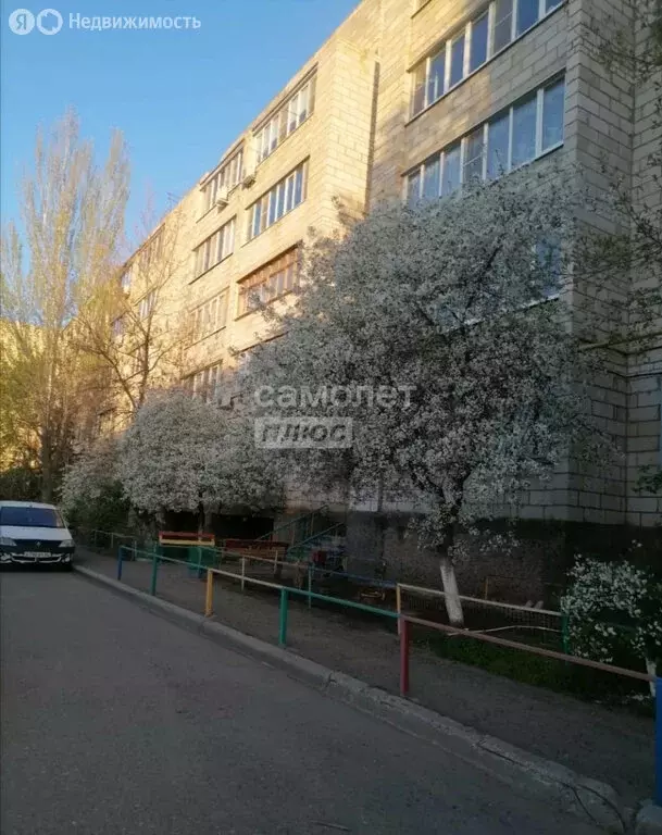 3-комнатная квартира: Астрахань, улица Косиора, 16к1 (65.8 м) - Фото 1