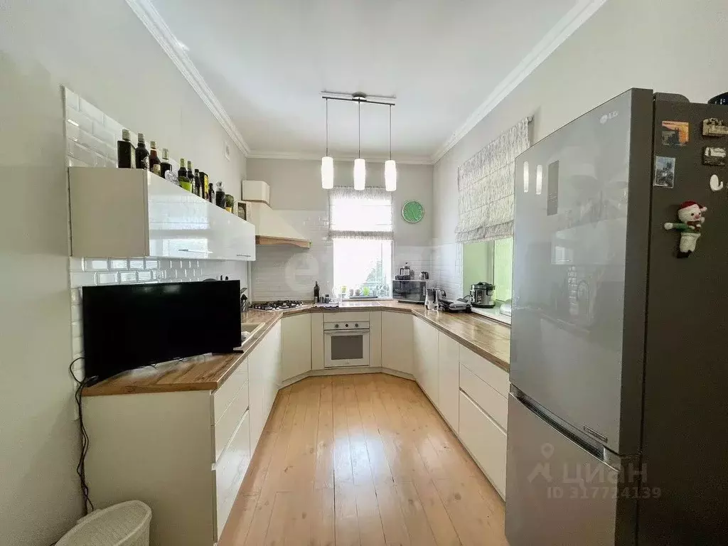 Дом в Крым, Симферополь ул. Амет-Хана Султана, 106 (309 м) - Фото 1