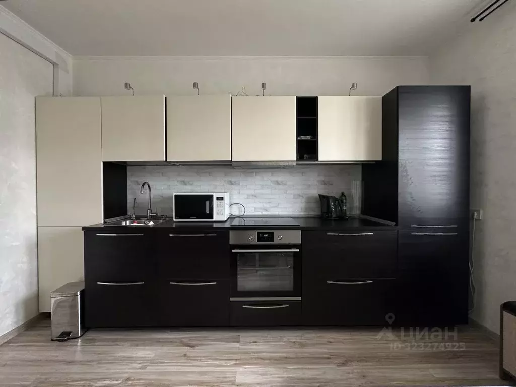 2-к кв. Свердловская область, Екатеринбург ул. Юлиуса Фучика, 11 (72.0 ... - Фото 1