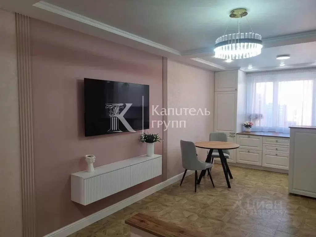 3-к кв. Тюменская область, Тюмень ул. Павла Шарова, 7 (87.0 м) - Фото 0