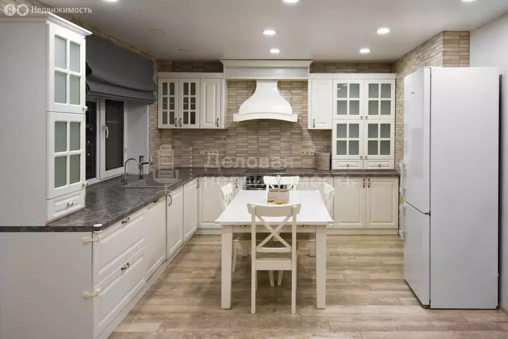 3-комнатная квартира: Великий Новгород, Западный район, проспект Мира, ... - Фото 2