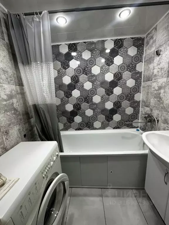 2-к кв. Татарстан, Нижнекамск ул. Фикрята Табеева, 45 (54.0 м) - Фото 1