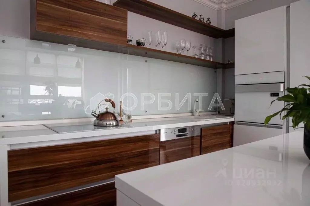 3-к кв. Тюменская область, Тюмень ул. Максима Горького, 68к3 (108.6 м) - Фото 1