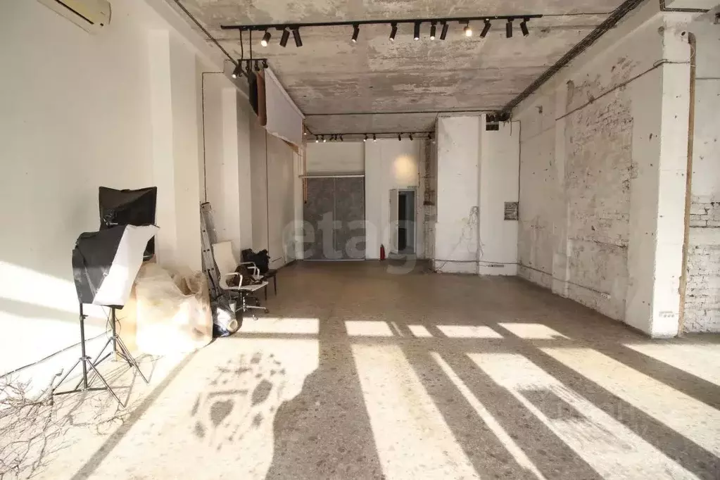 Помещение свободного назначения в Красноярский край, Красноярск ул. ... - Фото 0