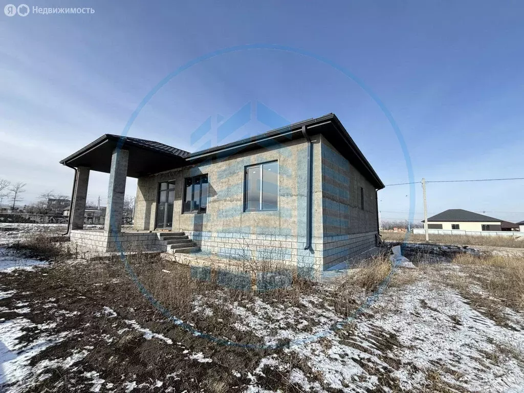 Дом в станица Ессентукская, улица имени Александра Ищенко (130 м) - Фото 2