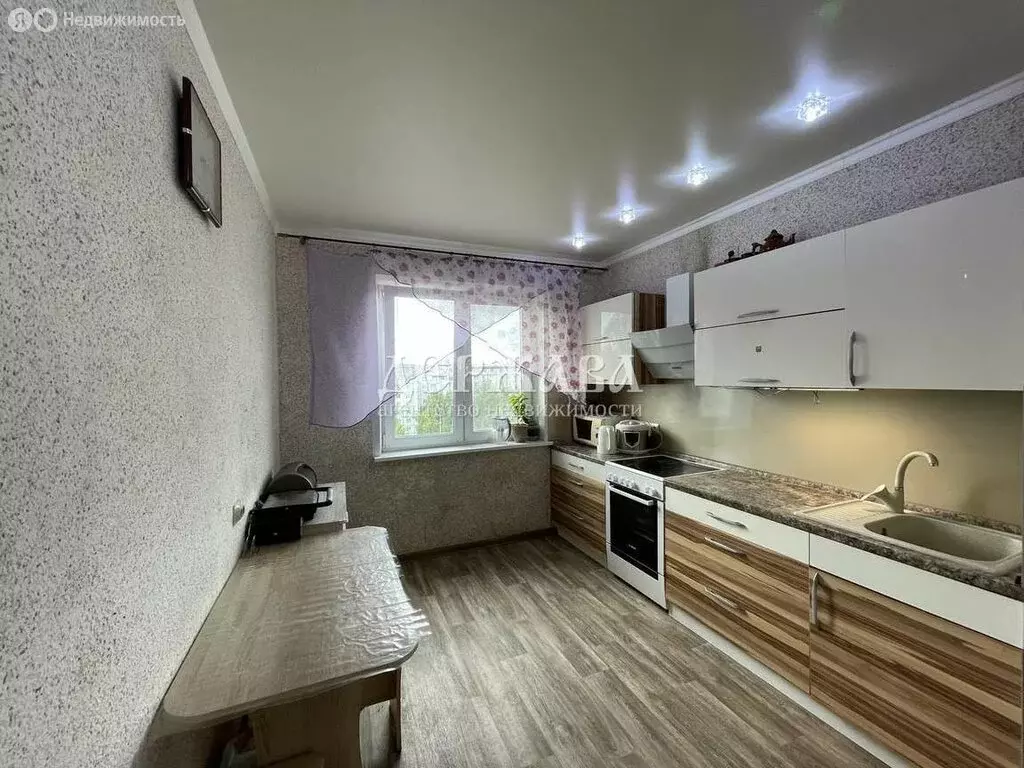 3-комнатная квартира: Старый Оскол, микрорайон Жукова, 19 (66.8 м) - Фото 1