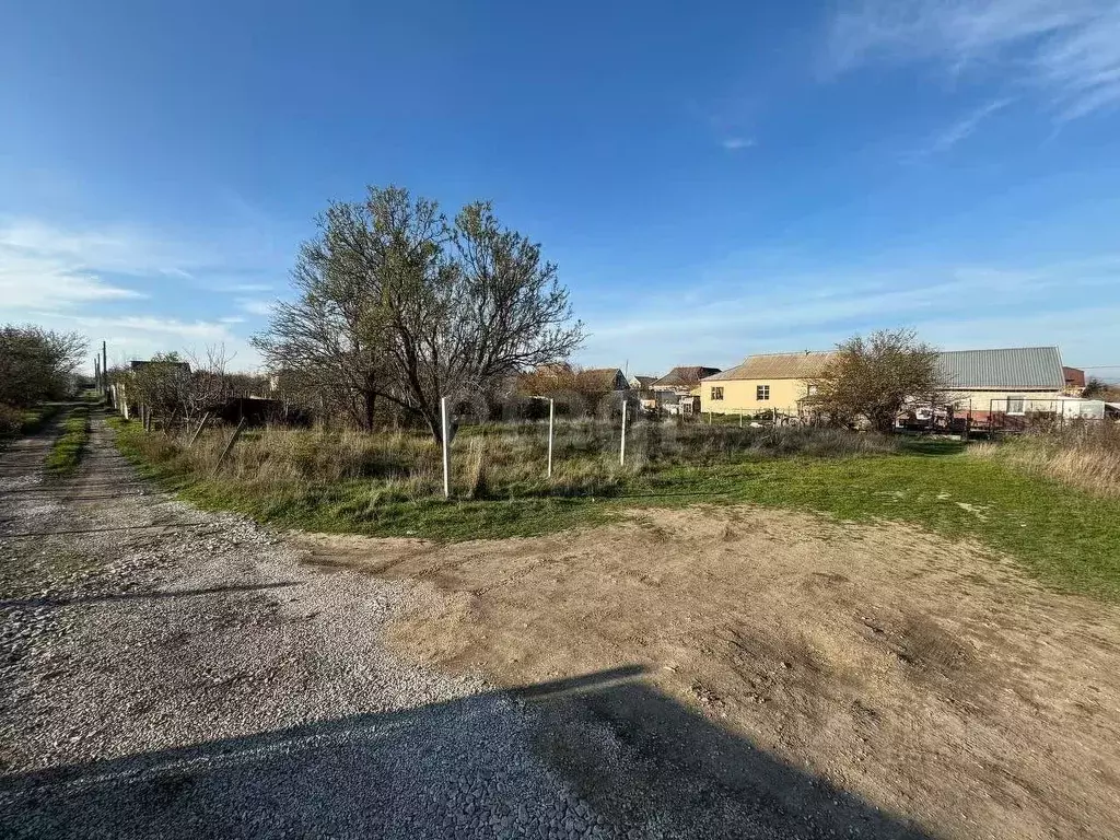 Участок в Крым, Феодосия муниципальный округ, с. Ближнее ул. Вишневая ... - Фото 1