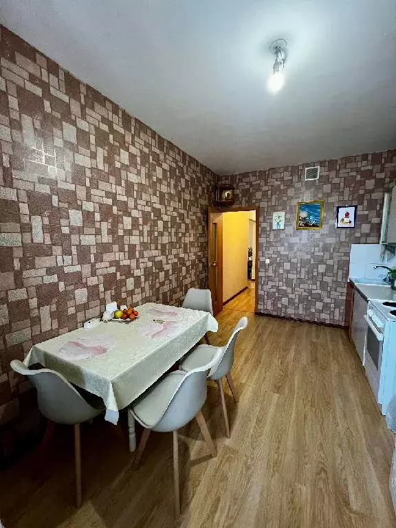 Продается 4-комнатная квартира - Фото 1