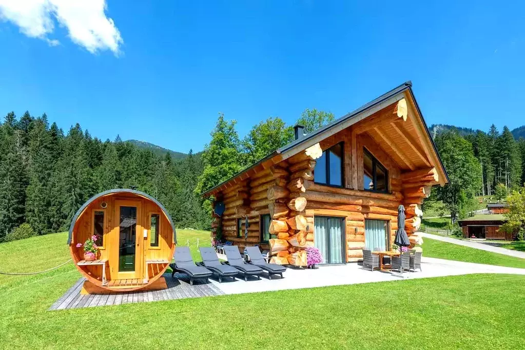 Дом в Краснодарский край, Сочи городской округ, Красная Поляна пгт  ... - Фото 1