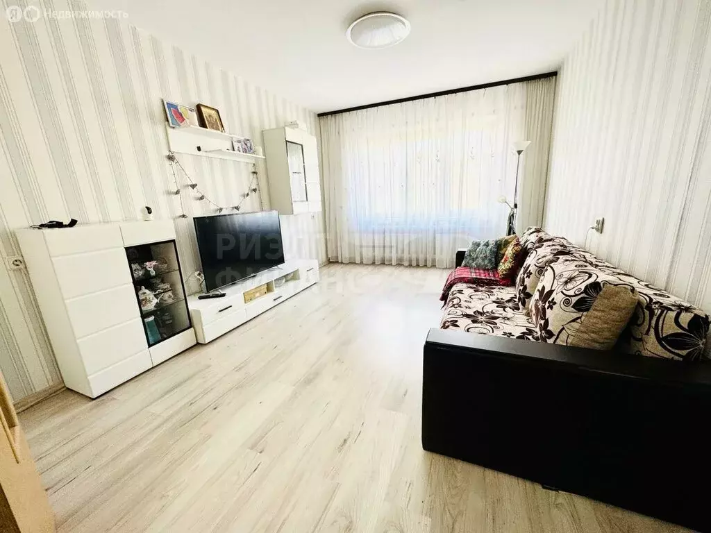 3-комнатная квартира: Калининград, улица Гайдара, 93 (65 м) - Фото 0