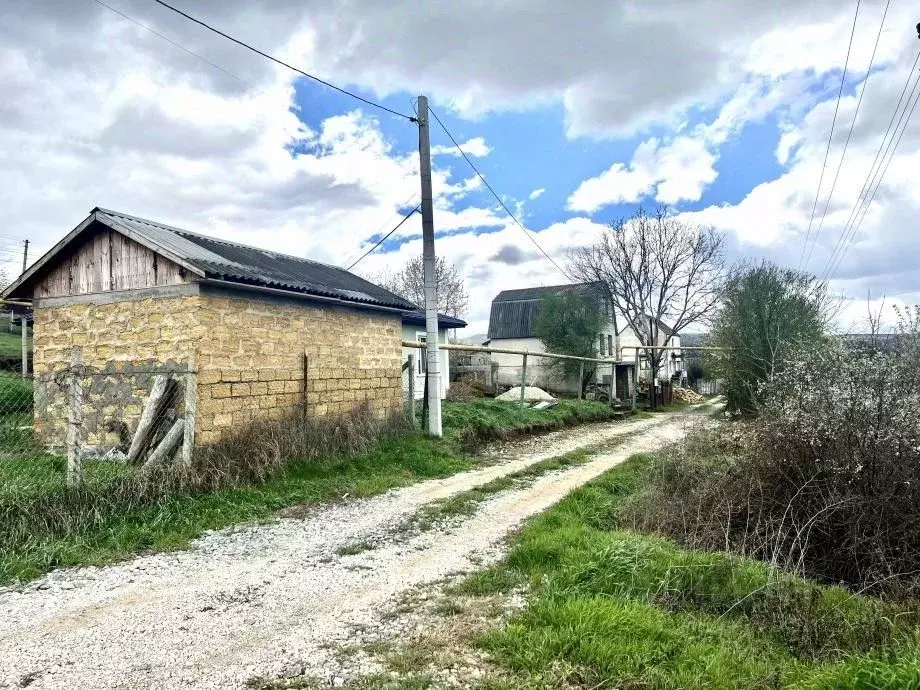 Участок в Крым, Кировский район, с. Партизаны ул. Садовая (8.5 сот.) - Фото 1