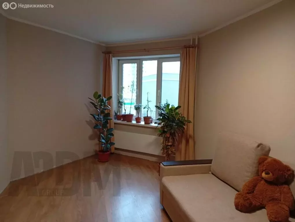 3-комнатная квартира: Санкт-Петербург, проспект Сизова, 25 (76 м) - Фото 1