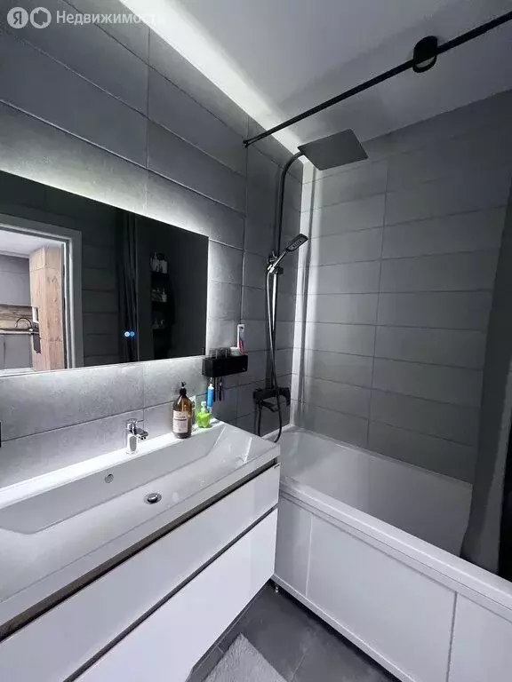3-комнатная квартира: Абакан, улица Генерала Тихонова, 4 (70 м) - Фото 1