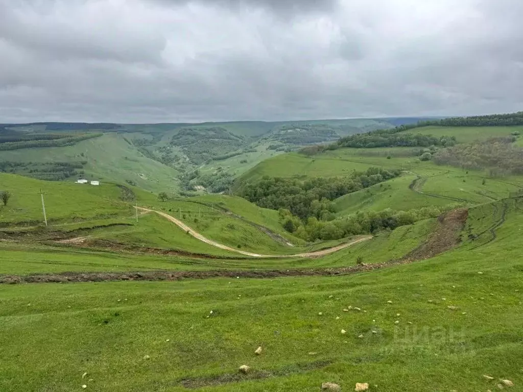 Участок в Карачаево-Черкесия, Малокарачаевский район, с. Элькуш ... - Фото 0